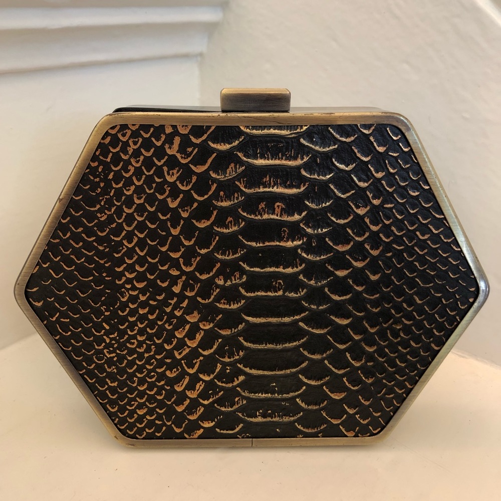 Reptile effect Clutch in black and gold